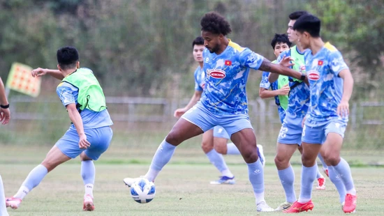 Tin nóng bóng đá Việt hôm nay 17/11: Đội tuyển Việt Nam hoàn thiện chiến thuật; SHB Đà Nẵng chiêu mộ Quế Ngọc Hải