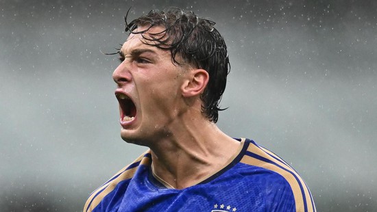 Francesco Pio Esposito: Tia nắng giữa sương mù ở Ý