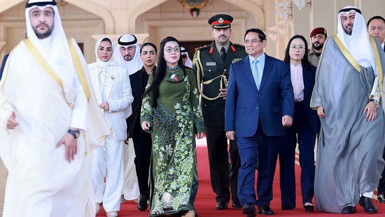 Thủ tướng Phạm Minh Chính và Phu nhân bắt đầu thăm chính thức Algeria