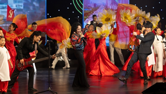 'Khát vọng sống trước kỷ nguyên mới': Bản hòa ca của tri ân và khát vọng Việt