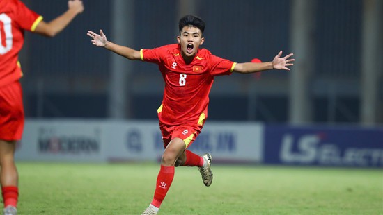 Chiến thắng áp đảo, U17 Việt Nam xây chắc ngôi đầu bảng