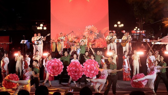 Công bố bình chọn 50 tác phẩm văn học, nghệ thuật biểu diễn Việt Nam tiêu biểu, xuất sắc