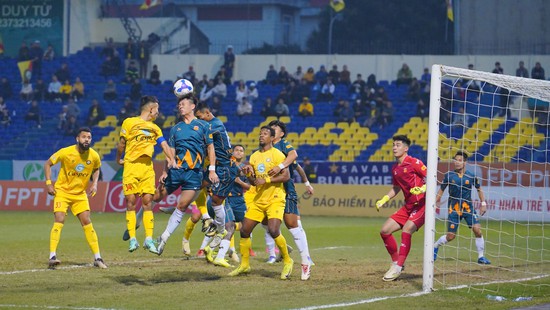 HAGL khiến cuộc đua trụ hạng V-League thêm khó lường 