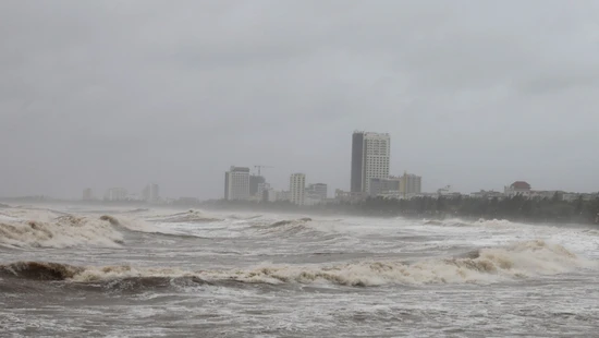 Thời tiết đêm 9/11: Nhiều khu vực có mưa dông, đề phòng lốc, sét và gió giật mạnh