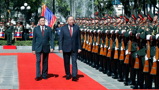 Lễ đón trọng thể Tổng Bí thư Tô Lâm và Phu nhân tại thủ đô Viêng Chăn, Lào