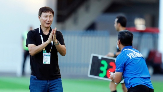 U22 Việt Nam bùng nổ phút cuối, 'tung cửa' vào chung kết 