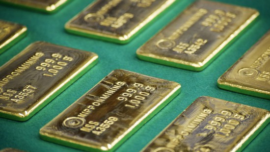 Giá vàng châu Á ngược chiều với đà tăng của bạc