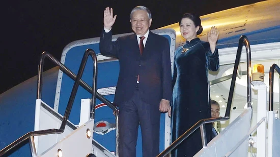 Tổng Bí thư kết thúc chuyến thăm cấp Nhà nước và dự Lễ kỷ niệm 50 năm Quốc khánh Lào