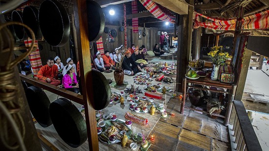 Tìm về "ký ức cổ xưa" trong Mo Mường