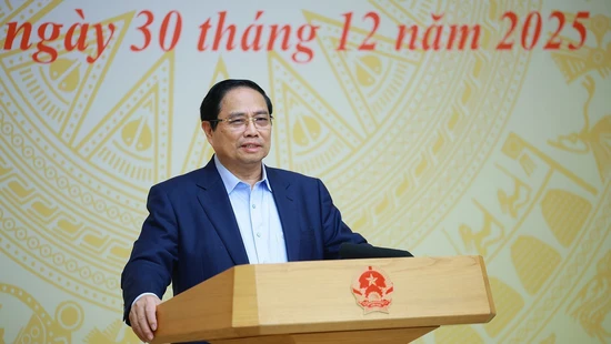 Thủ tướng chủ trì Hội nghị sơ kết triển khai xây dựng nhà cho nhân dân bị thiệt hại do bão lũ tại miền Trung