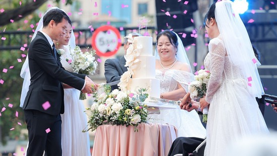 Hạnh phúc hiện diện trong từng khoảnh khắc nhỏ bé của đời sống Việt Nam