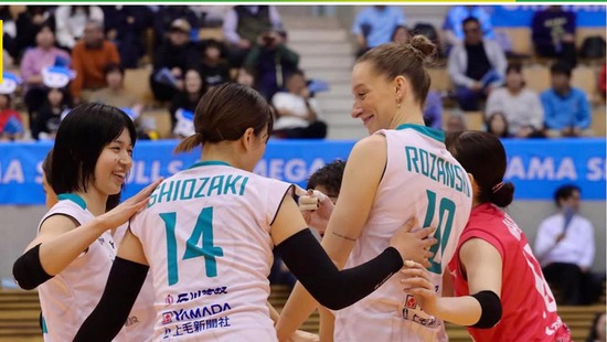 Vắng Thanh Thúy, Gunma Green Wings vẫn xuất sắc đánh bại đội bóng Top 3 Nhật Bản