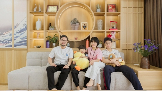 "Bố Bình" NSƯT Thái Sơn lần hiếm hoi khoe vợ con