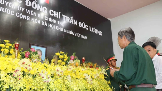 Trang nghiêm Lễ viếng nguyên Chủ tịch nước Trần Đức Lương tại quê nhà Quảng Ngãi