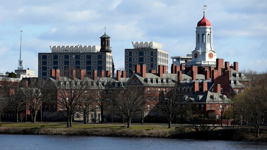 Đại học Harvard và "Giấc mơ chông chênh"