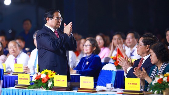 Thủ tướng dự Chương trình chính luận nghệ thuật "Côn Đảo - Hùng ca ý chí Việt Nam"