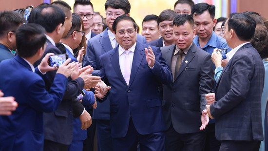Thủ tướng Phạm Minh Chính: Phải trả lời giải quyết yêu cầu, khó khăn, vướng mắc của doanh nghiệp trong 2 tuần
