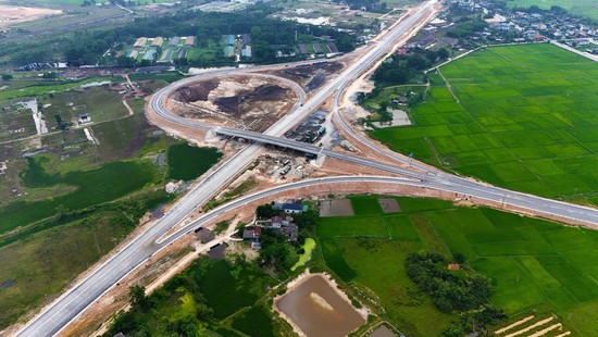 Góc nhìn 365: 3.000 km cao tốc và khát vọng vươn lên