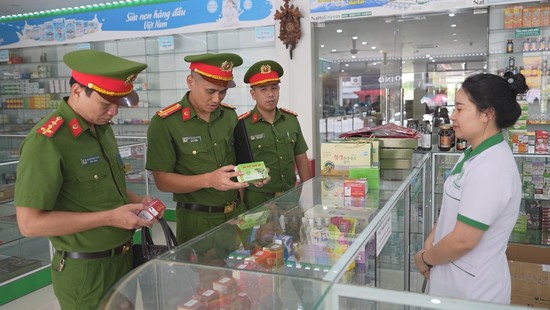 Chống buôn lậu, hàng giả - cuộc “tổng vệ sinh” cần lặp lại mỗi ngày
