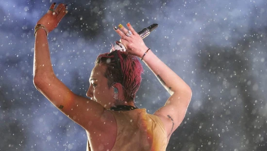 G-Dragon khuynh đảo Việt Nam trong lễ hội âm nhạc hoành tráng