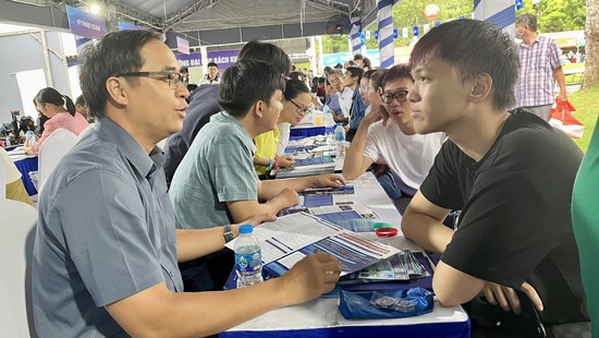 Tuyển sinh Đại học 2025: Nhiều trường giảm mạnh điểm sàn xét tuyển