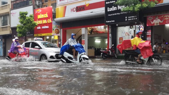 Dự báo thời tiết ngày 26/7: Mưa lớn diện rộng tại Bắc Bộ và Trung Bộ, biển động mạnh