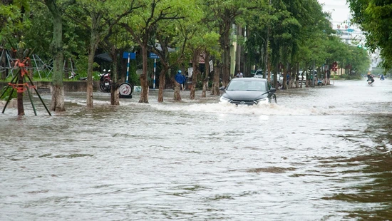 Dự báo thời tiết ngày 4/7: Tây Bắc Bộ và từ Thanh Hóa đến Quảng Ngãi có mưa lớn