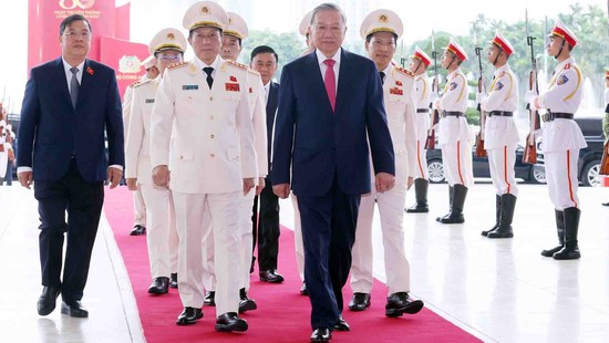 Lễ kỷ niệm 80 năm Ngày truyền thống Công an nhân dân và 20 năm Ngày hội toàn dân bảo vệ an ninh Tổ quốc