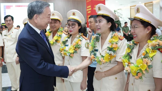 Tổng Bí thư gặp mặt điển hình tiên tiến dự Đại hội thi đua” Vì An ninh Tổ quốc” lần thứ 9