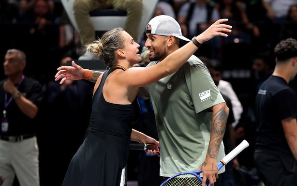 Kyrgios thắng Sabalenka ở 'trận chiến giới tính': Nhà đài xin lỗi vì sự cố, khán giả phản ứng dữ dội với luật kỳ lạ 