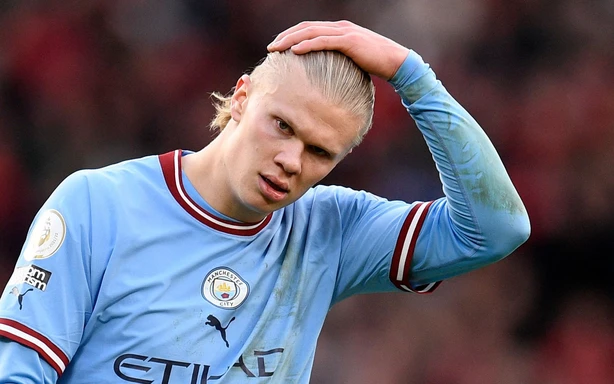 Haaland sa sút vì... mệt