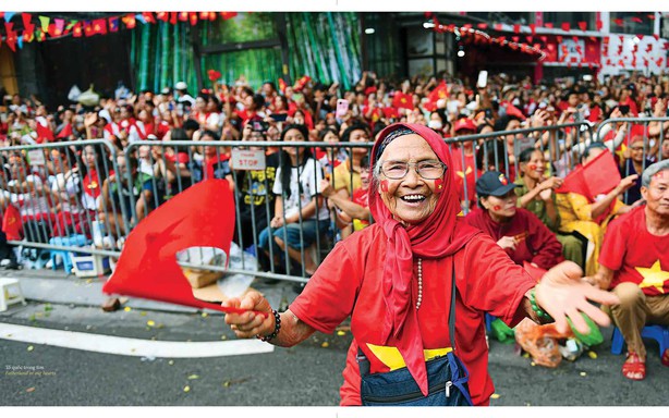 Sách ảnh song ngữ "Việt Nam hạnh phúc" chào mừng Đại hội XIV của Đảng