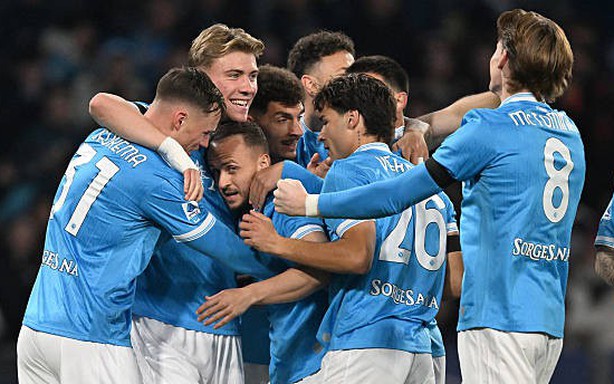 Napoli tiếp tục đua vô địch, Juventus đứt mạch bất bại ở Serie A