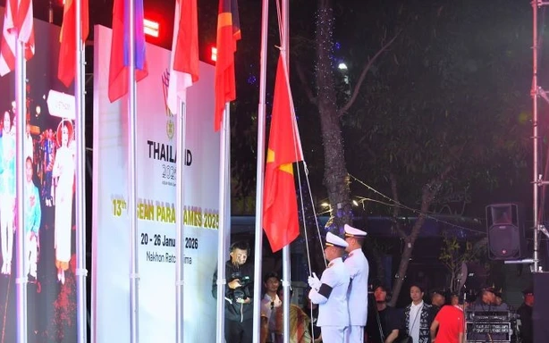 Quốc kỳ Việt Nam tung bay tại Lễ Thượng cờ ASEAN Para Games 13