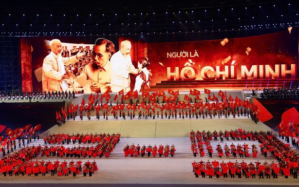 Hình ảnh ấn tượng trong chương trình nghệ thuật chào mừng thành công Đại hội XIV của Đảng