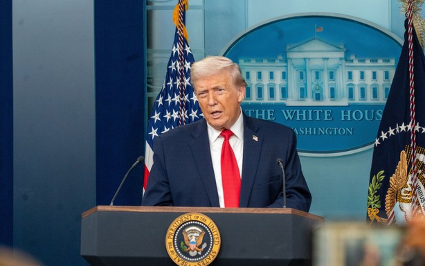 Mỹ chính thức rút khỏi Hiệp định Paris về biến đổi khí hậu