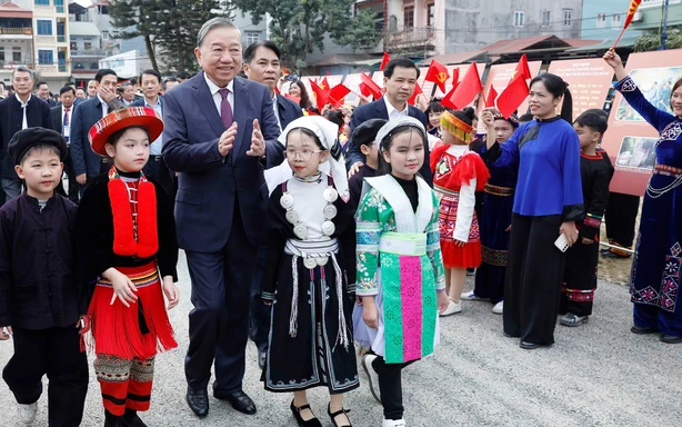 Tổng Bí thư Tô Lâm gặp mặt, nói chuyện với nhân dân các dân tộc tỉnh Cao Bằng