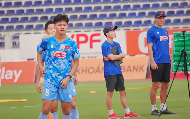 Bùi Vĩ Hào chia tay U23 Việt Nam, HLV Kim Sang Sik chốt ban cán sự