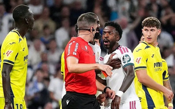 Tấm thẻ đỏ của Vinicius và tâm lý nạn nhân