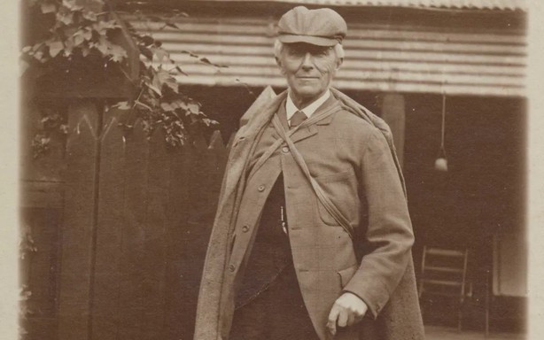 "Giải mã" vị bác sĩ là nguyên mẫu của Sherlock Holmes