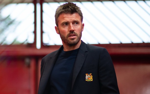 Michael Carrick được giữ lại ở MU: Khủng hoảng tại Old Trafford chưa có lời giải