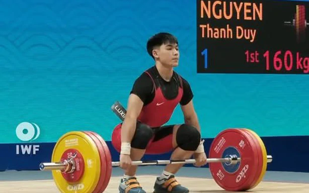 Lực sĩ 17 tuổi Nguyễn Thành Duy phá 2 kỷ lục thế giới