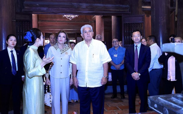 Tổng thống Panama và Phu nhân thăm Văn Miếu - Quốc Tử Giám
