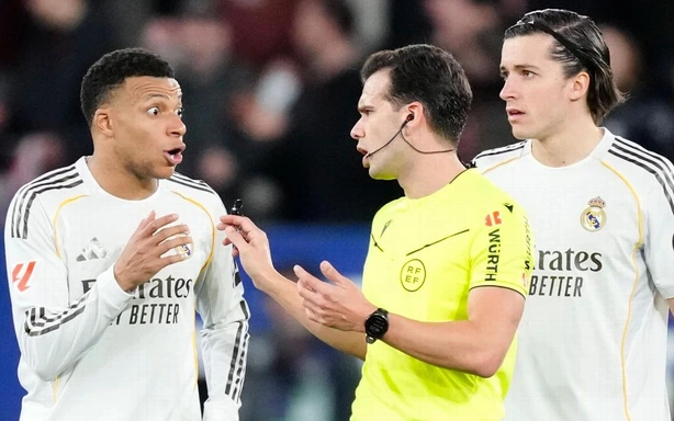 Real Madrid trắng tay, nguy cơ bị Barcelona đòi lại ngôi đầu La Liga