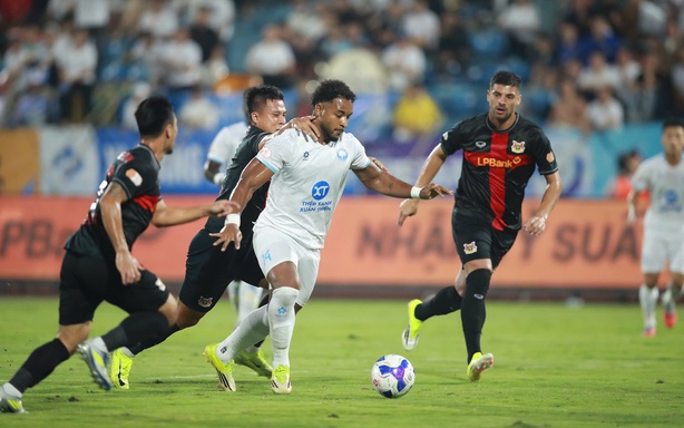 HLV Vũ Hồng Việt nói điều bất ngờ về Xuân Son sau khi dứt 10 trận không thắng