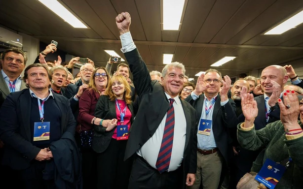 Joan Laporta tái đắc cử chủ tịch Barcelona với chiến thắng áp đảo