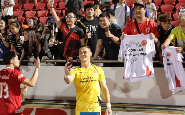 Thủ môn Lê Giang trấn an bản thân