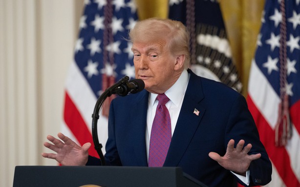 Mỹ phê duyệt thiết kế đồng tiền vàng kỷ niệm 250 năm có hình Tổng thống Trump