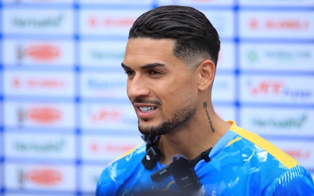 Đỗ Hoàng Hên: 'HLV Kim Sang Sik động viên tôi'