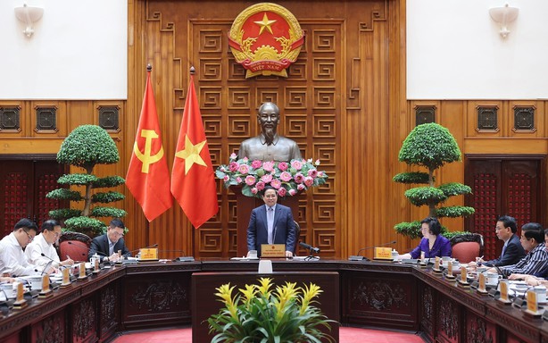 Thường trực Chính phủ họp bàn về bình ổn giá xăng dầu